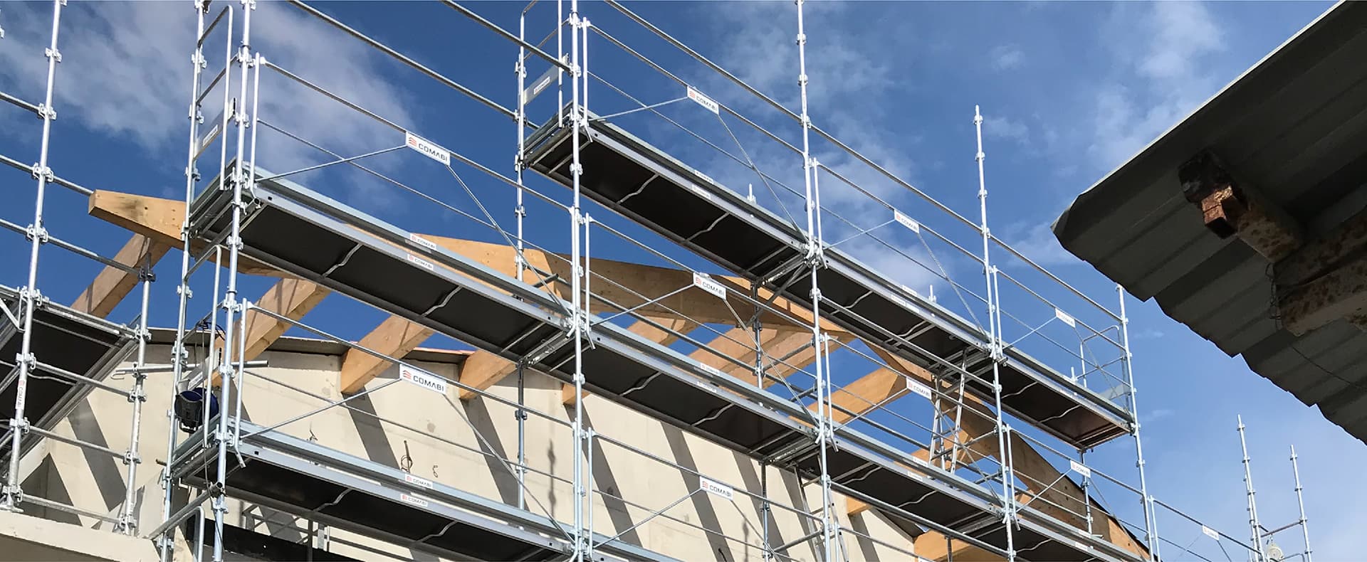 Accessoires pour échafaudages fixes, racks et escaliers