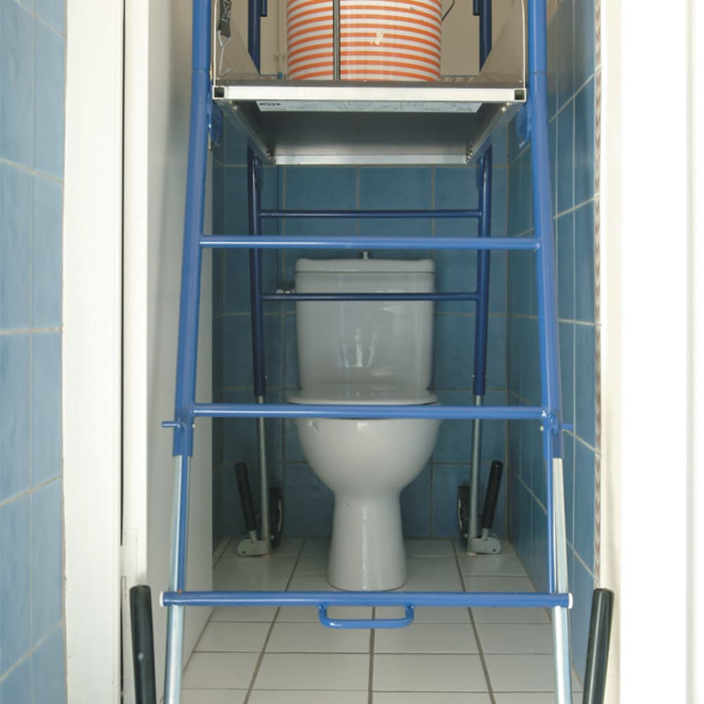 Béquille arrière permettant d’enjamber des obstacles comme des WC