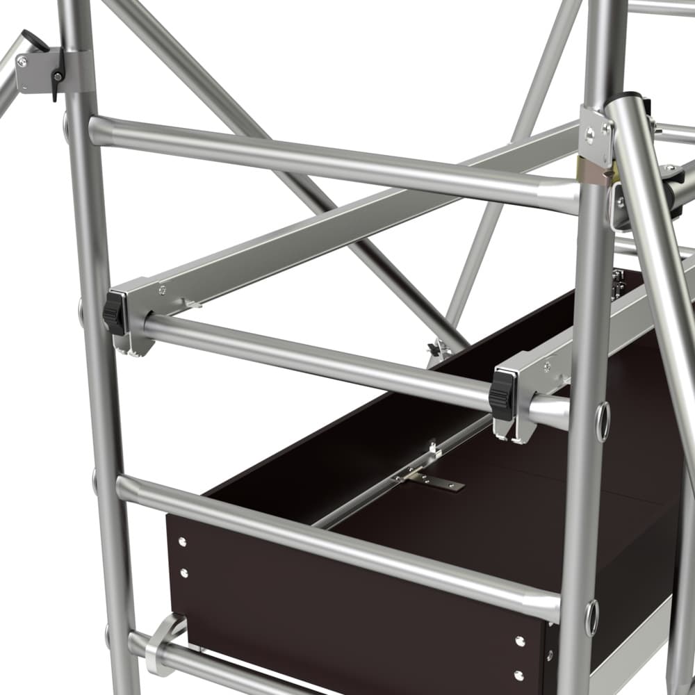Plancher avec cadre renforcé et plinthes rapportées